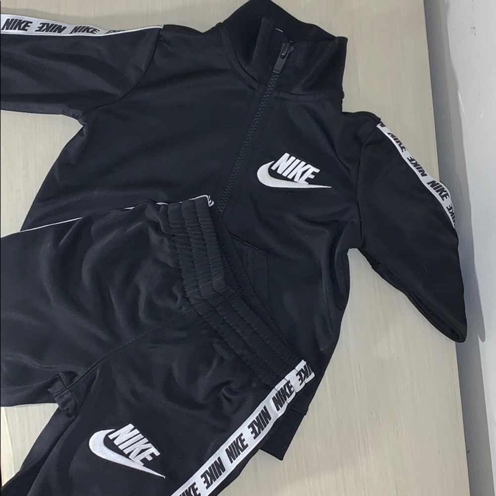 NIKE Black Taping Tricot Set